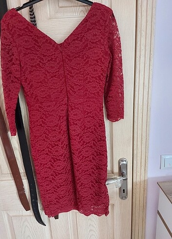 Kırmızı elbise