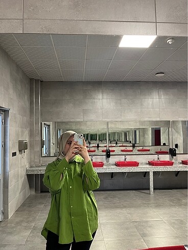 LC Waikiki Yeşil gömlek yeni sayılır çok az giyildi
