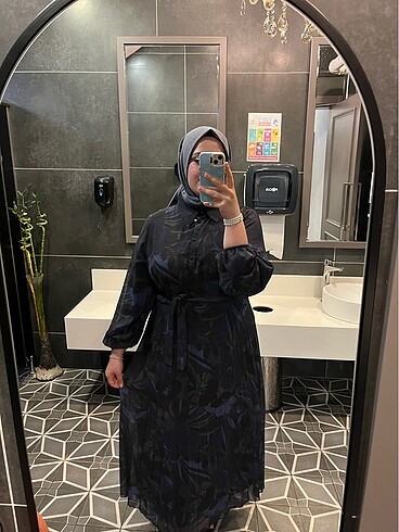 LC Waikiki Lacivert desenli tesettür elbise
