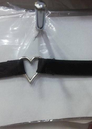 Koyu Siyah Metal Tokalı Gotik Kalp bacak bantı