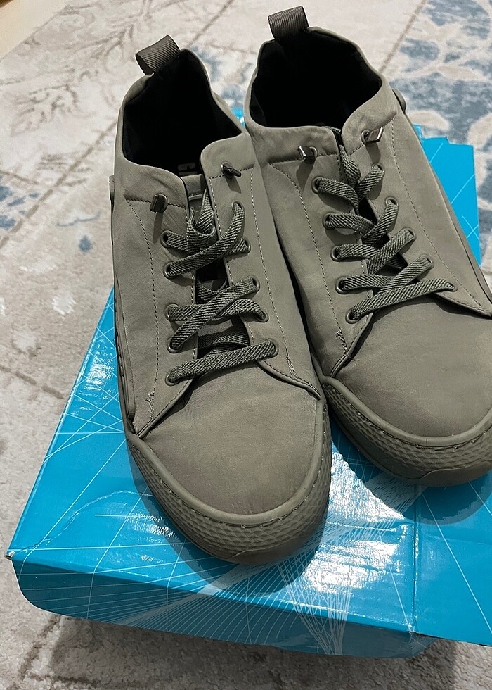 Haki yeşil spor ayakkabı - Görsel 2