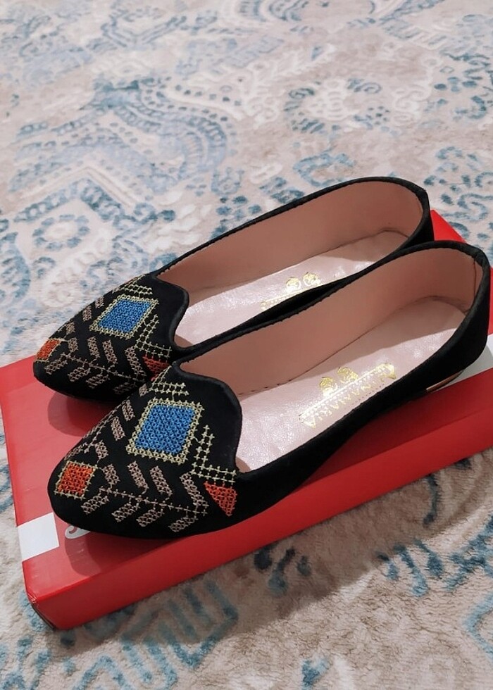 Siyah nakışlı desen babet 37 numara  - Görsel 2