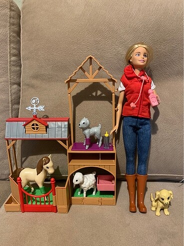 Barbie Oyuncak Bebek Çiftlikte Veteriner Seti