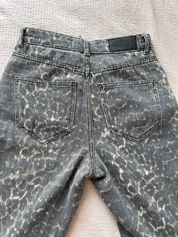 Kadın Gri Yılan Desenli Bol Kesim Kot - Görsel 4