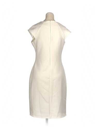 40 Beden PreLoved Kısa Elbise %70 İndirimli.