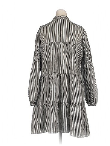 xl Beden PreLoved Kısa Elbise %70 İndirimli.