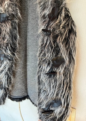 Gri Kürklü Düğme Detaylı Kadın Yelek - Görsel 3