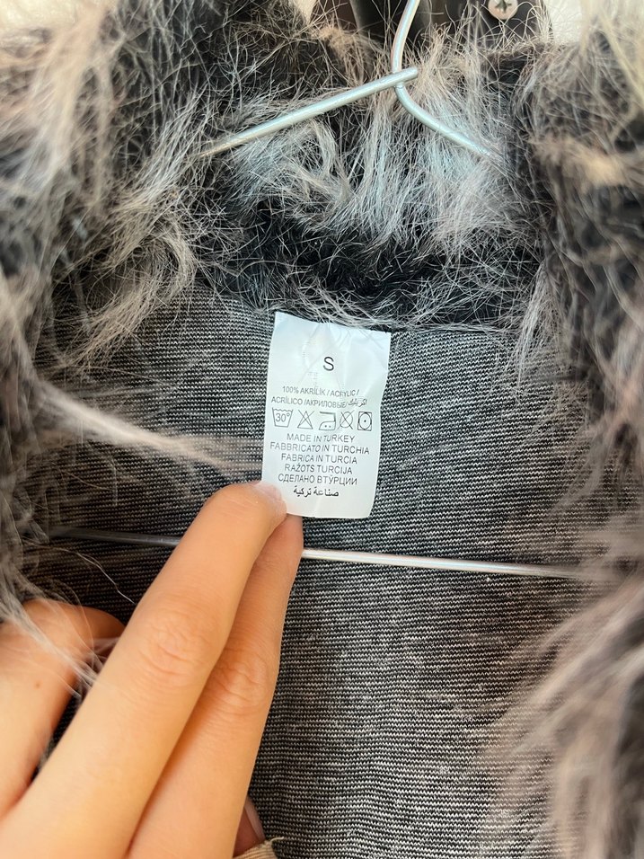 Gri Kürklü Düğme Detaylı Kadın Yelek - Görsel 4