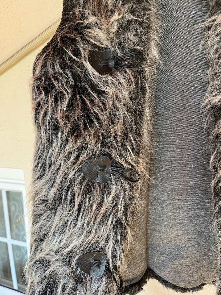 Gri Kürklü Düğme Detaylı Kadın Yelek - Görsel 2