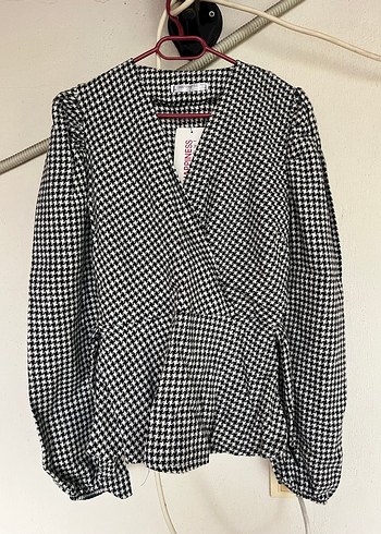 Kazayağı Desenli Kemerli Kruvaze Yaka İnce Kaşe Bluz - Görsel 2