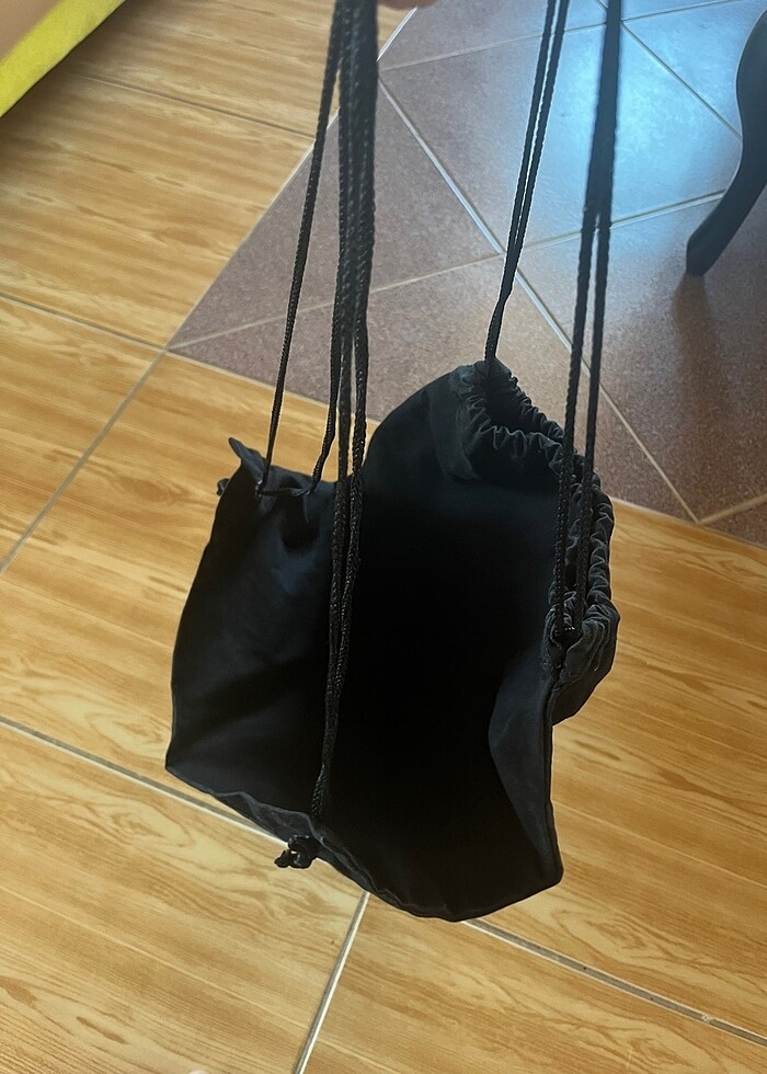 Siyah Büzgülü Sırt Çantası - Görsel 3