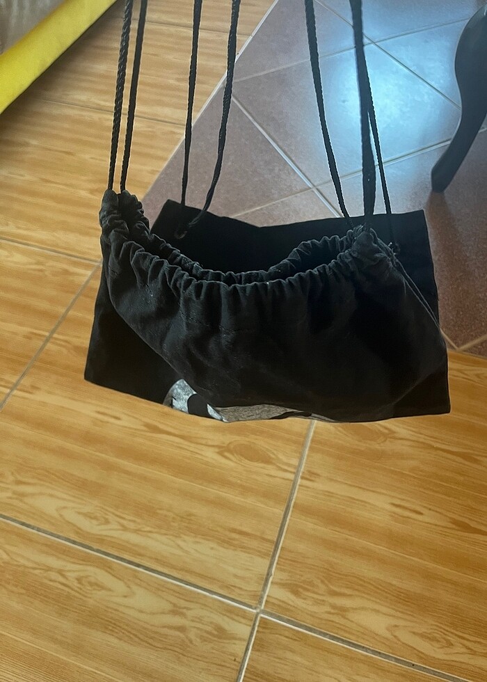 Siyah Büzgülü Sırt Çantası - Görsel 4