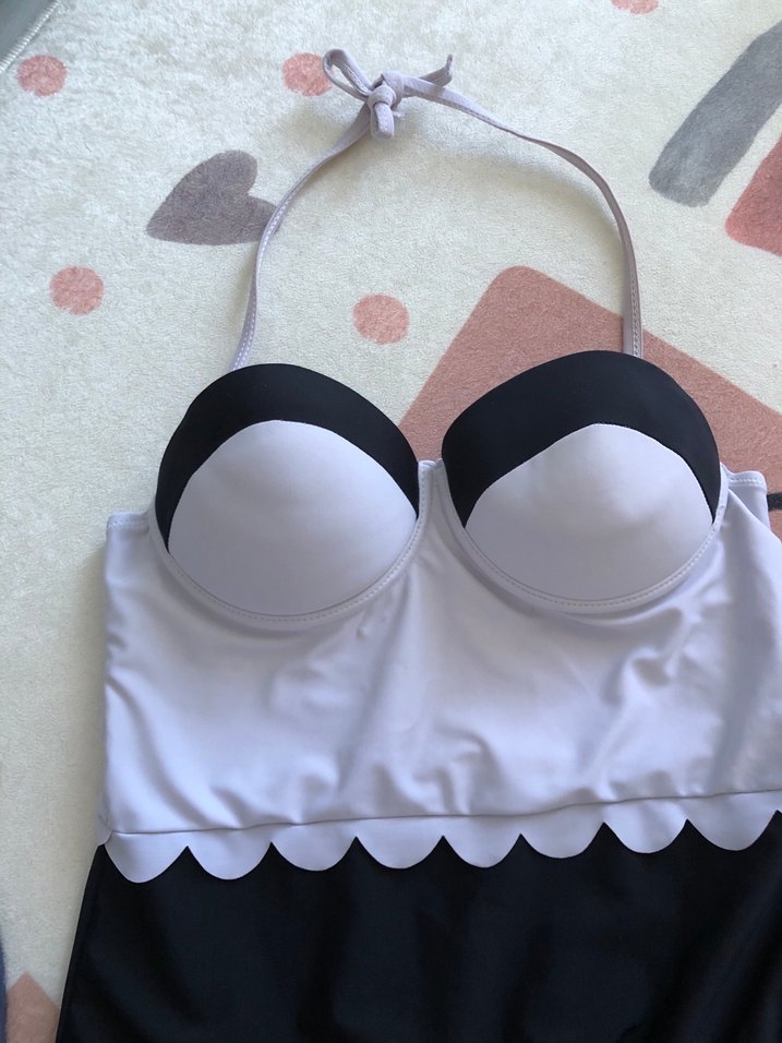 Siyah Beyaz Fırfırlı Kadın Mayo - Görsel 2