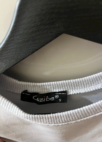 Kadın Siyah-Beyaz Büzgülü Fit Tişört - Görsel 3