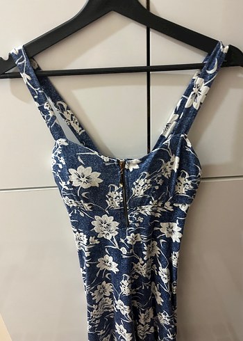 V Yaka Çiçek Desenli Lacivert Midi Elbise - Görsel 2