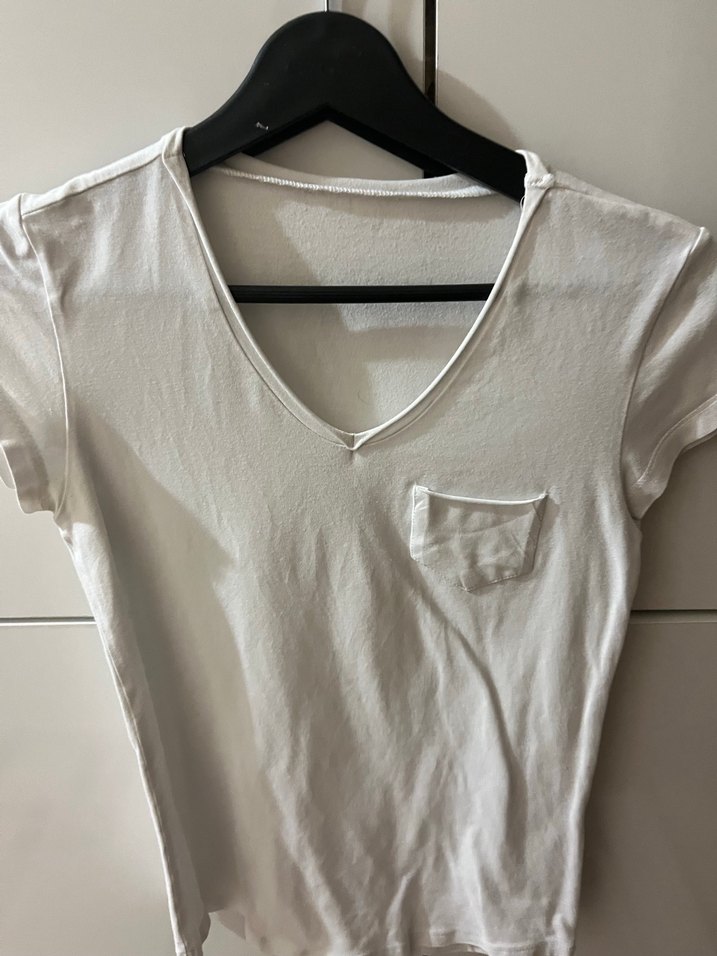 V Yaka Kısa Kollu Beyaz Kadın Tişört - Görsel 2