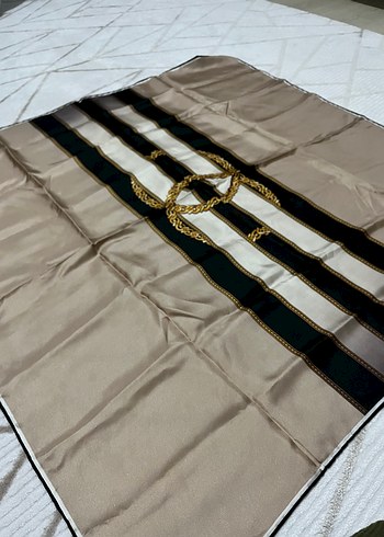 Armine Vissona marka eşarp