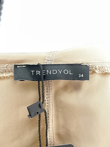 34 Beden çeşitli Renk Trendyol & Milla Kumaş Pantolon %70 İndirimli.