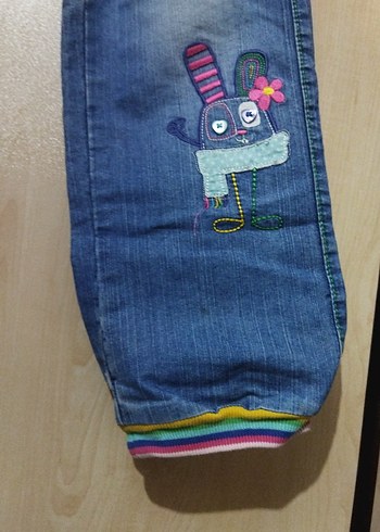 9 Yaş Beden Nakışlı Kız Kot Pantolon