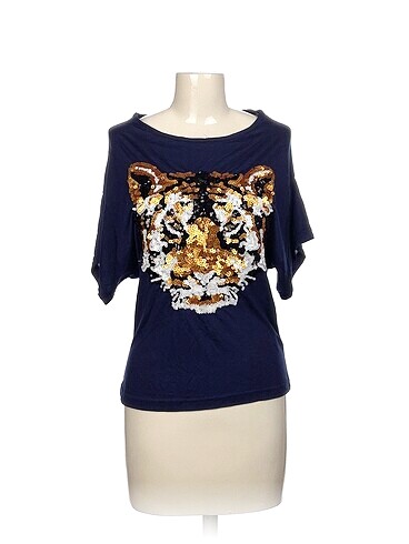 Diğer T-shirt %70 İndirimli.