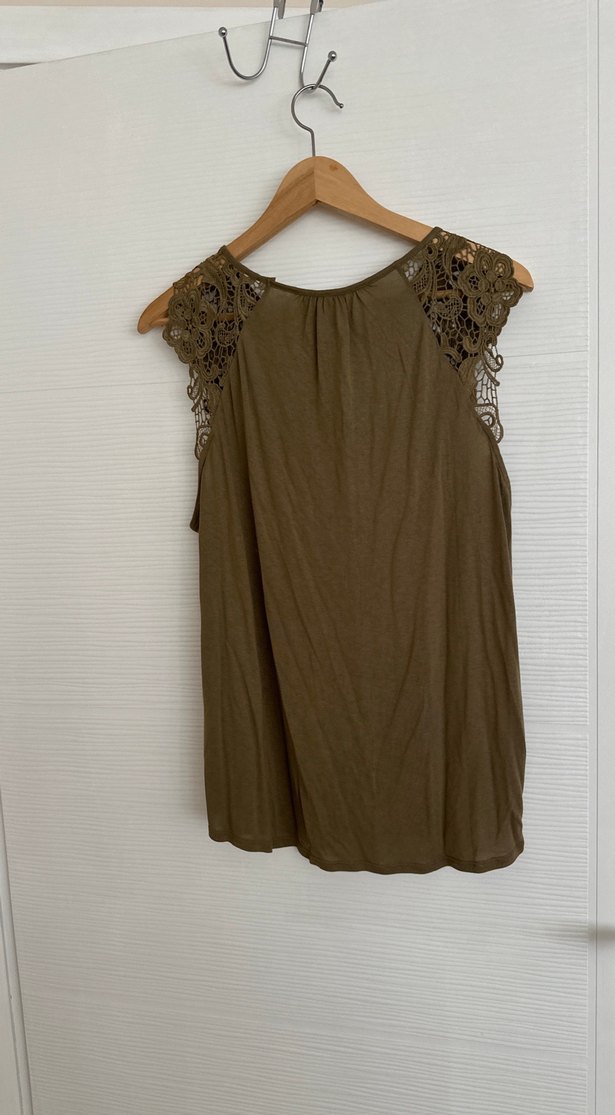 Dantel Detaylı Kolsuz Bohem Bluz - Görsel 2