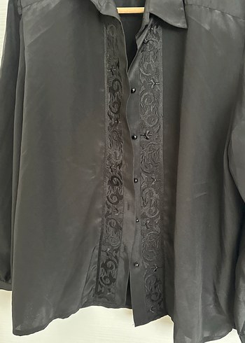 Siyah Nakışlı Düğmeli Uzun Kollu Gömlek - Görsel 2