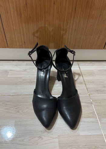 Temiz 1 kere giyildi deri topuklu ayakkabı - Görsel 5