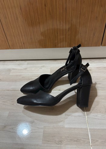 Temiz 1 kere giyildi deri topuklu ayakkabı - Görsel 4
