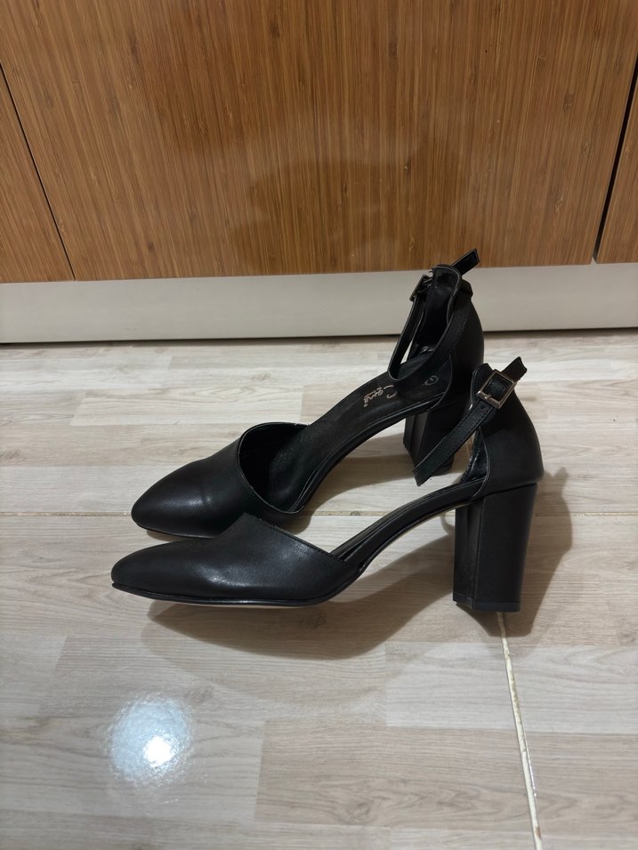 Temiz 1 kere giyildi deri topuklu ayakkabı - Görsel 4