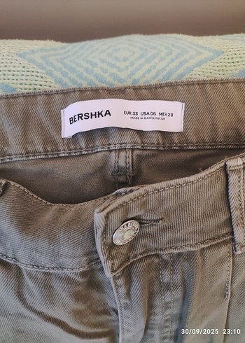 Bershka Düğmeli Kısa Bol Kesim Kadın Kot