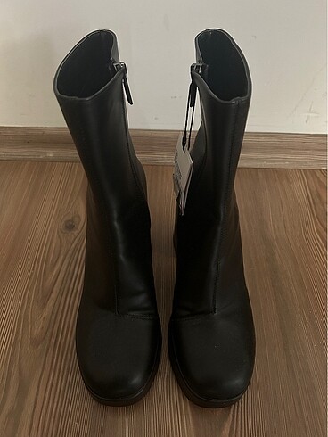 39 Beden BERSHKA platform topuklu bot
