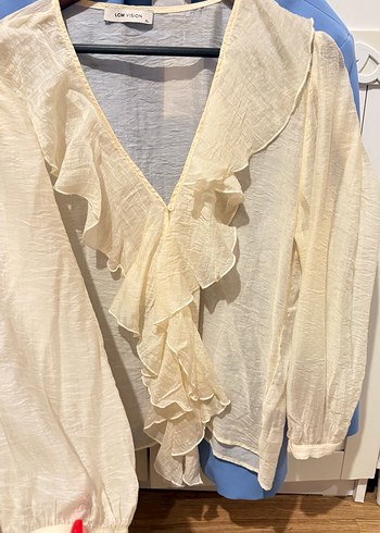 Fırfırlı V Yaka Keten Beyaz Kadın Gömlek - Görsel 3