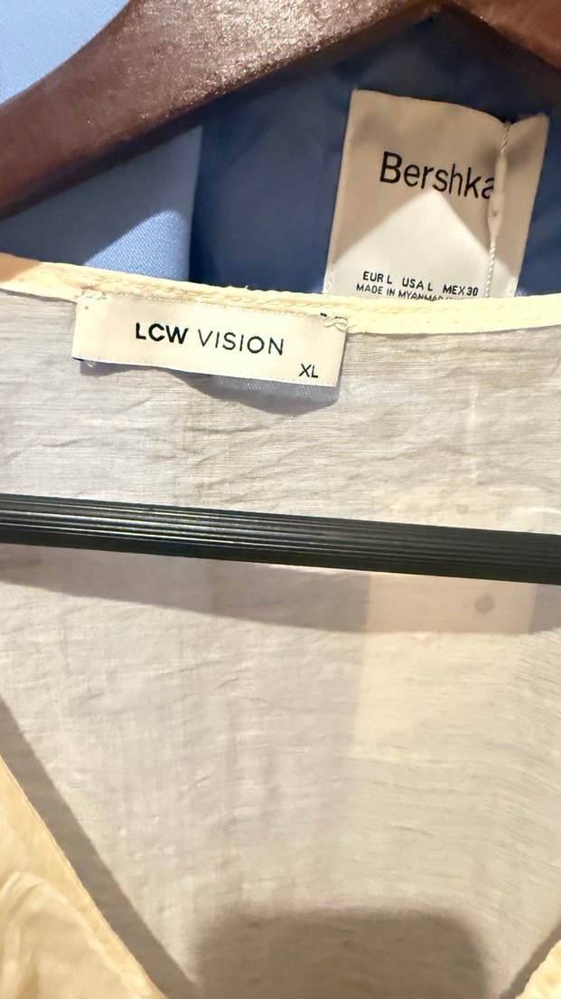 Fırfırlı V Yaka Keten Beyaz Kadın Gömlek - Görsel 2