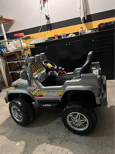 Aliş marka Akülü Jeep
