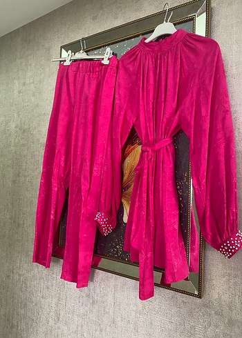 Pembe jakarlıKadın Takım