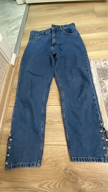 Yırtmaç detaylı kot pantolon