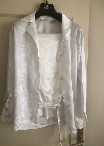 Parlak Beyaz Uzun Kollu Midi Pijama Takımı