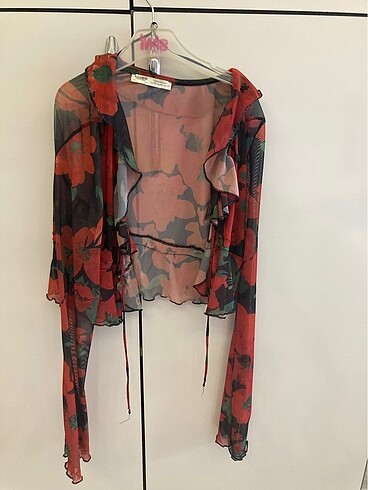 xs Beden Pull&Bear Fırfırlı Çiçek Desenli Bluz