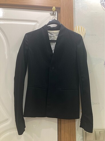 xs Beden ZARA BELE OTURAN DÜĞMELİ BLAZER