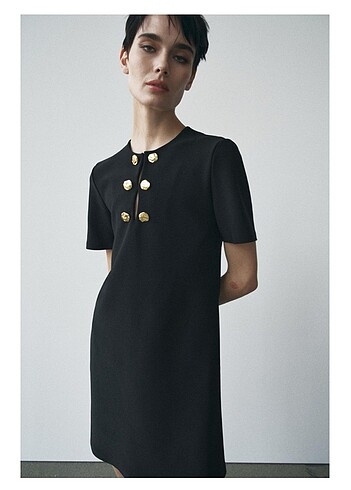 Zara KISA KOLLU DÜĞMELİ ELBİSE