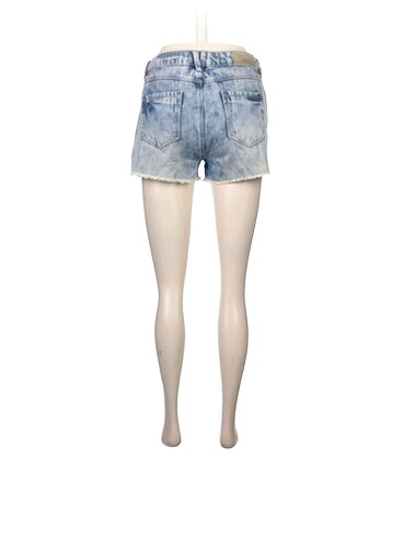 36 Beden Stradivarius Mini Şort %70 İndirimli.