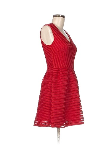 H&M H&M Kısa Elbise %70 İndirimli.