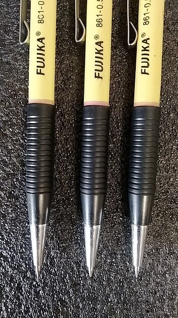 Beden Fujika 0.5 uçlu kalem yeni orjinal ürün adet fiyatidir