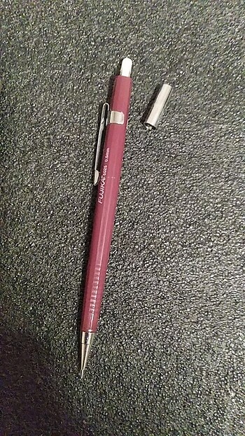Fujika 0.5 uçlu kalem yenidir 