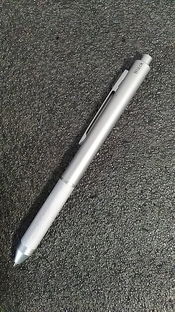 Metal gövde çok fonksiyonlu kalem siyah kırmızı tükenmez 0.5 uçl