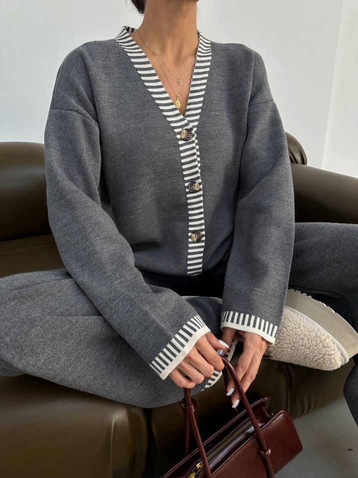 Düğmeli Çizgili V Yaka Gri Kadın Triko Takım - Görsel 2