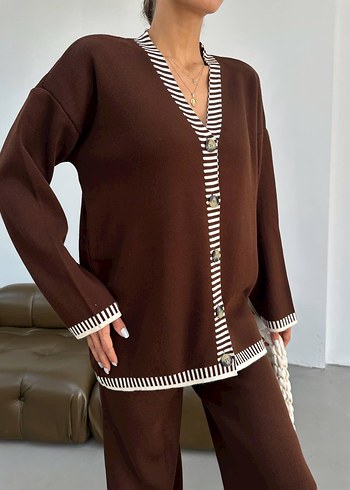 Düğmeli Çizgili V Yaka Kahverengi Kadın Triko Takım - Görsel 3