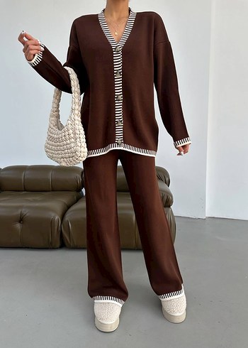 Düğmeli Çizgili V Yaka Kahverengi Kadın Triko Takım - Görsel 2