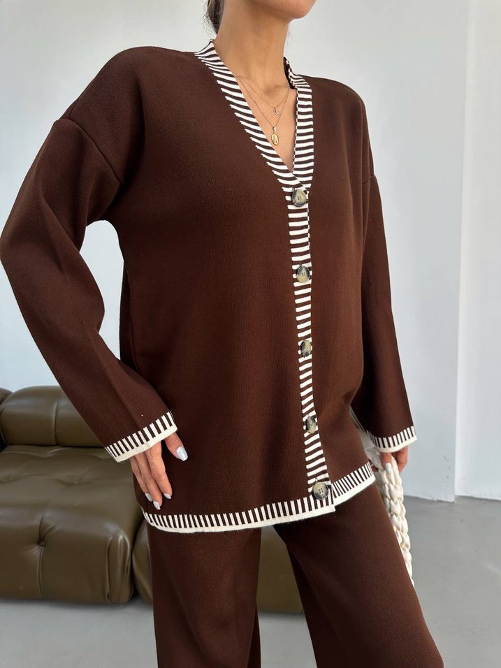 Düğmeli Çizgili V Yaka Kahverengi Kadın Triko Takım - Görsel 3