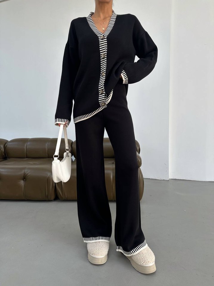 Düğmeli Çizgili V Yaka Siyah Kadın Triko Takım - Görsel 2